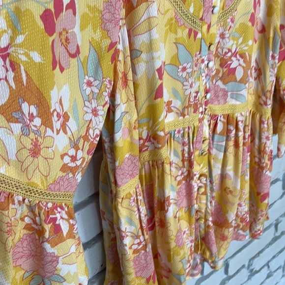 Torrid women size 2 Blouse - Picture 3 of 7